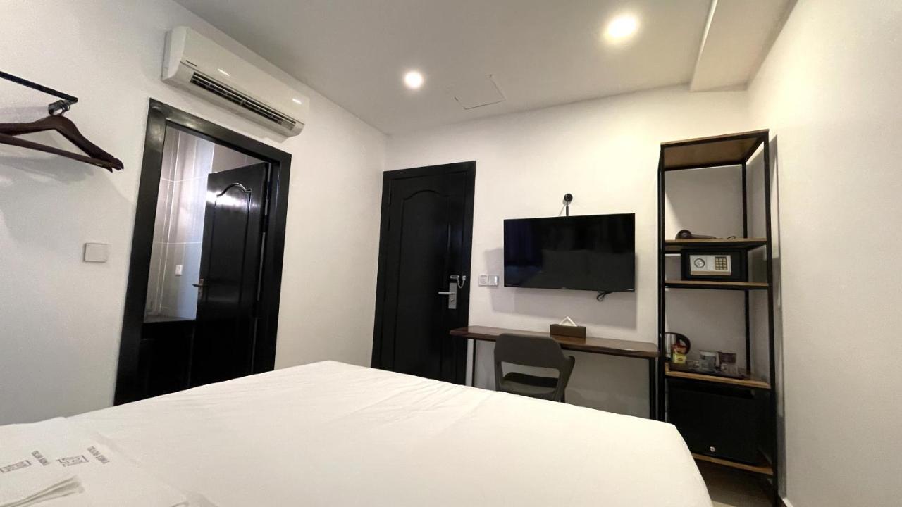 Times Hotel At Bassac Lane Phnom Penh Bagian luar foto