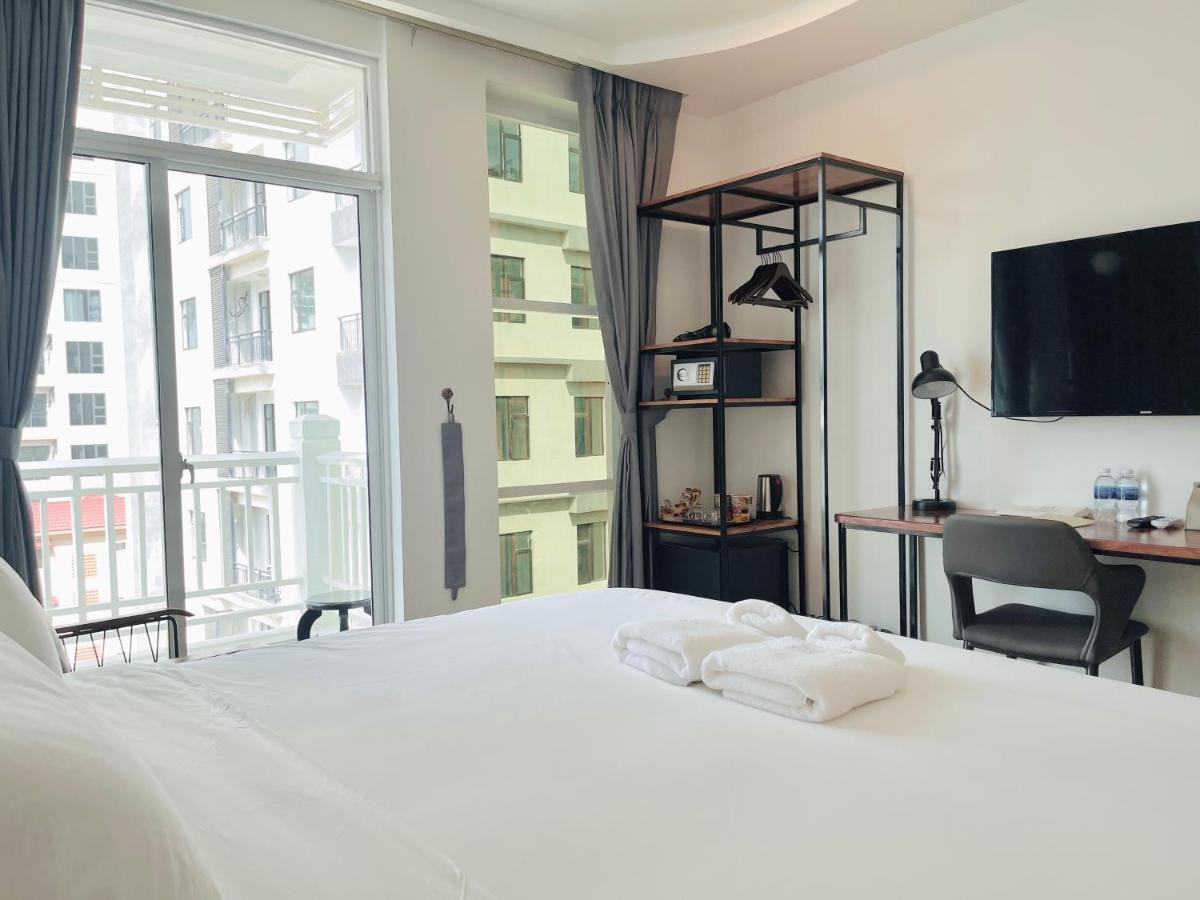 Times Hotel At Bassac Lane Phnom Penh Bagian luar foto