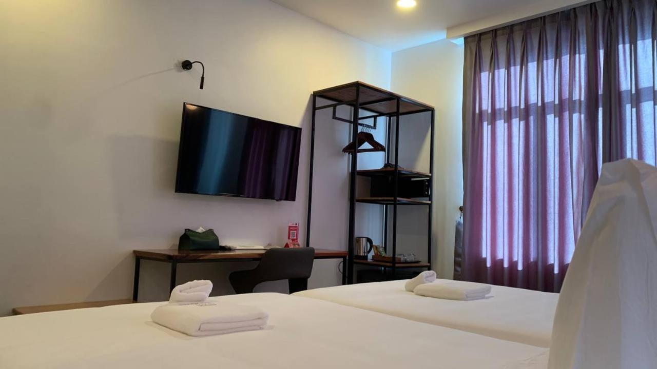Times Hotel At Bassac Lane Phnom Penh Bagian luar foto