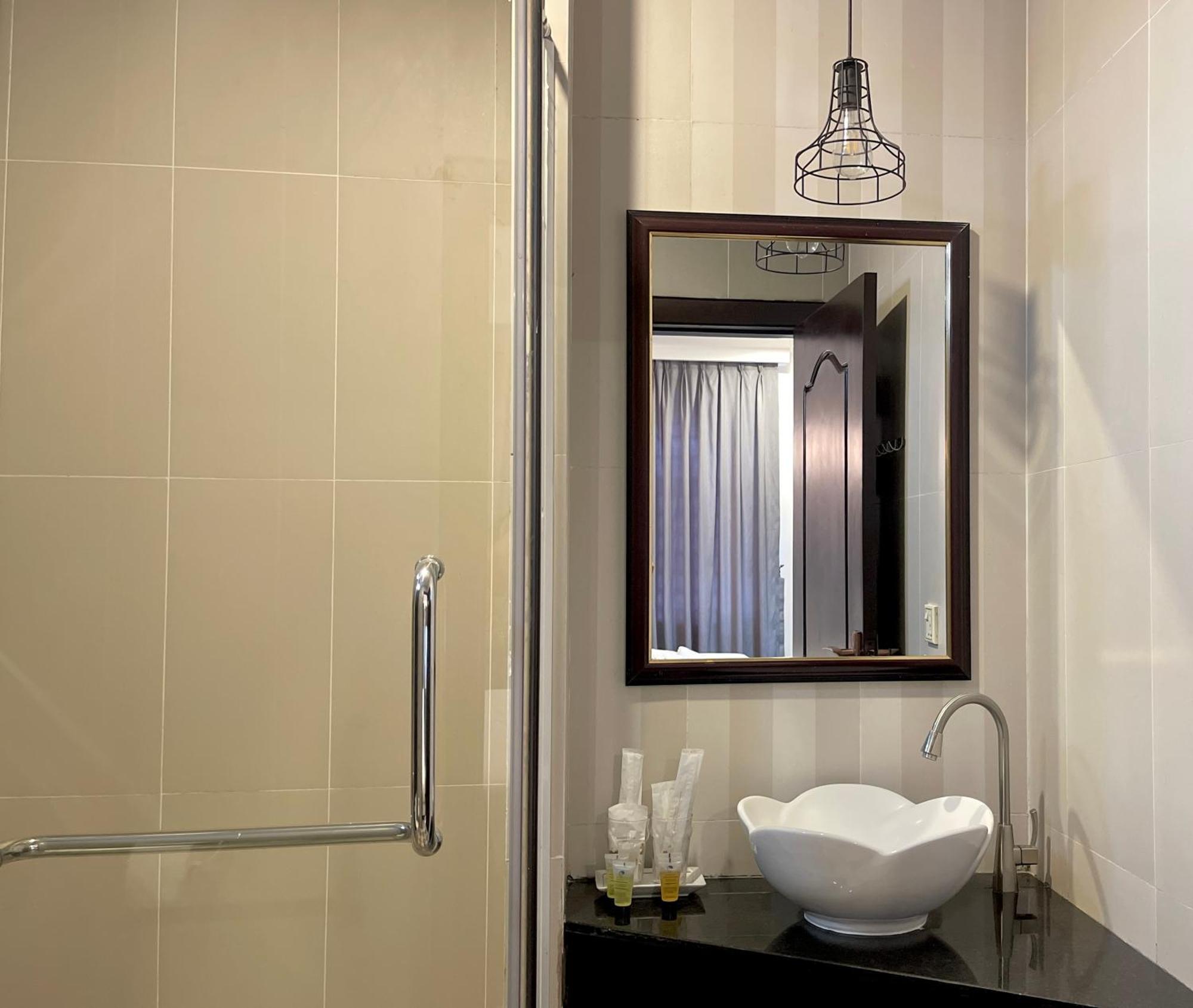 Times Hotel At Bassac Lane Phnom Penh Bagian luar foto