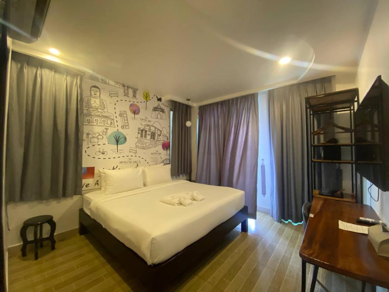 Times Hotel At Bassac Lane Phnom Penh Bagian luar foto