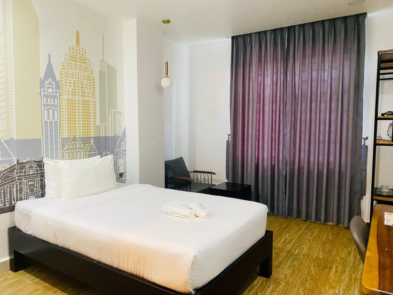 Times Hotel At Bassac Lane Phnom Penh Bagian luar foto