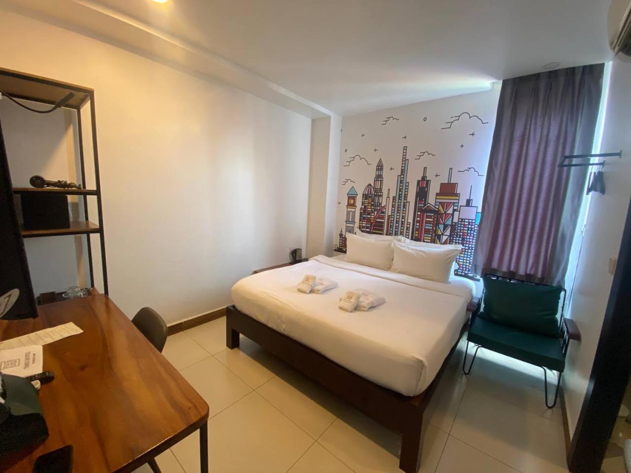 Times Hotel At Bassac Lane Phnom Penh Bagian luar foto
