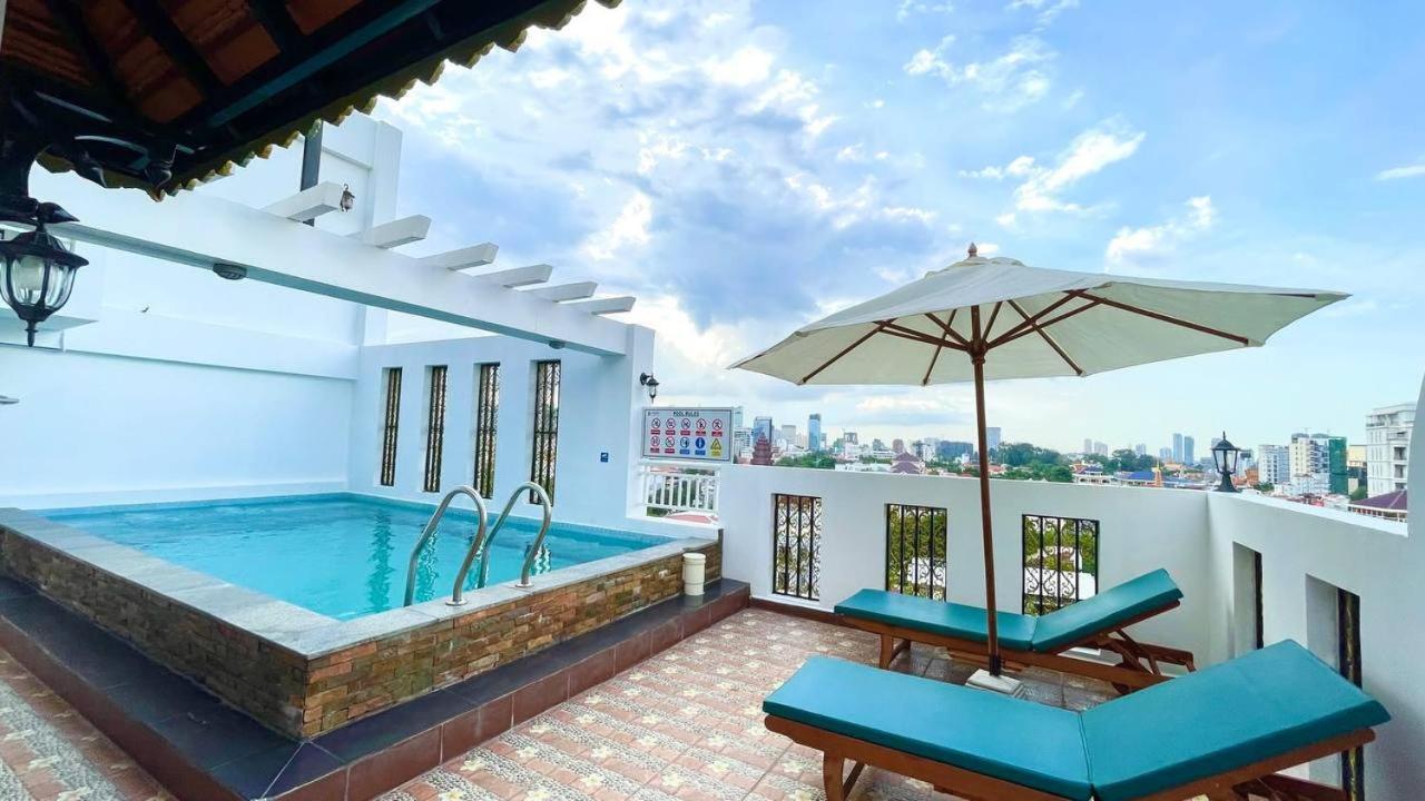 Times Hotel At Bassac Lane Phnom Penh Bagian luar foto