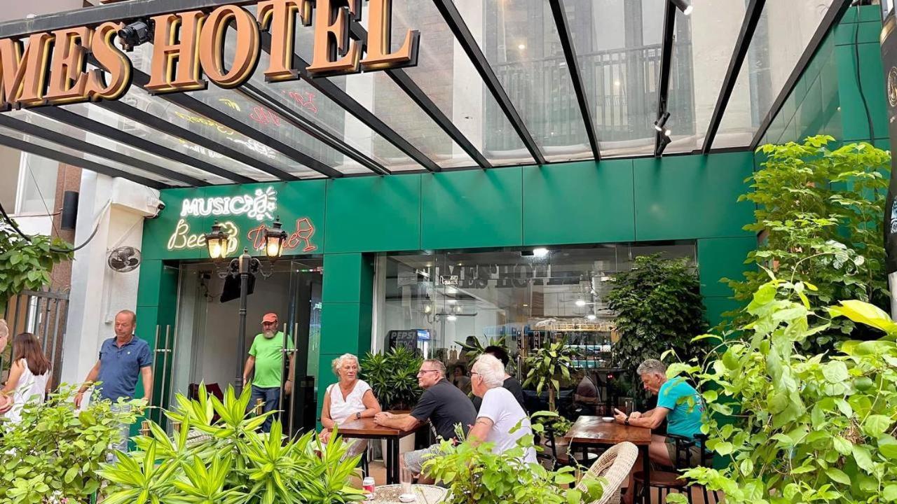 Times Hotel At Bassac Lane Phnom Penh Bagian luar foto